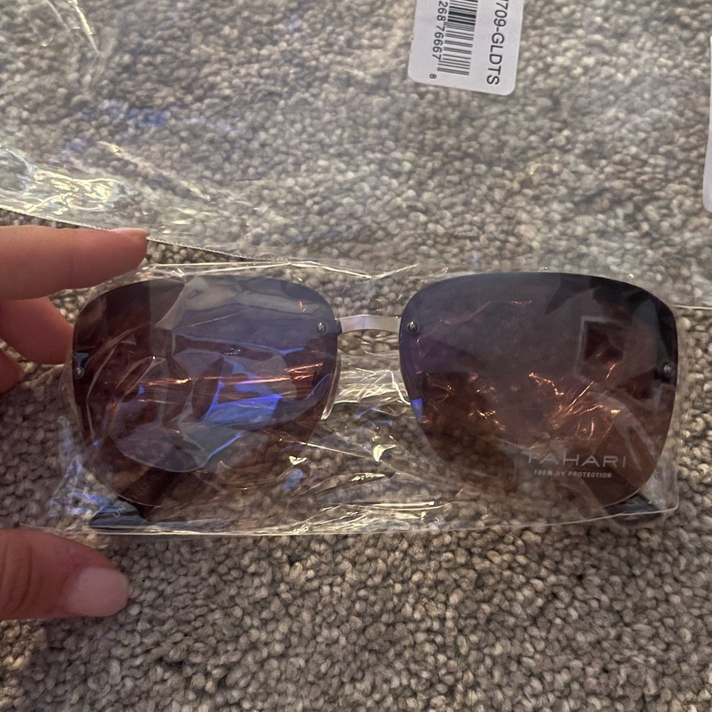 TAHARI Sunglasses